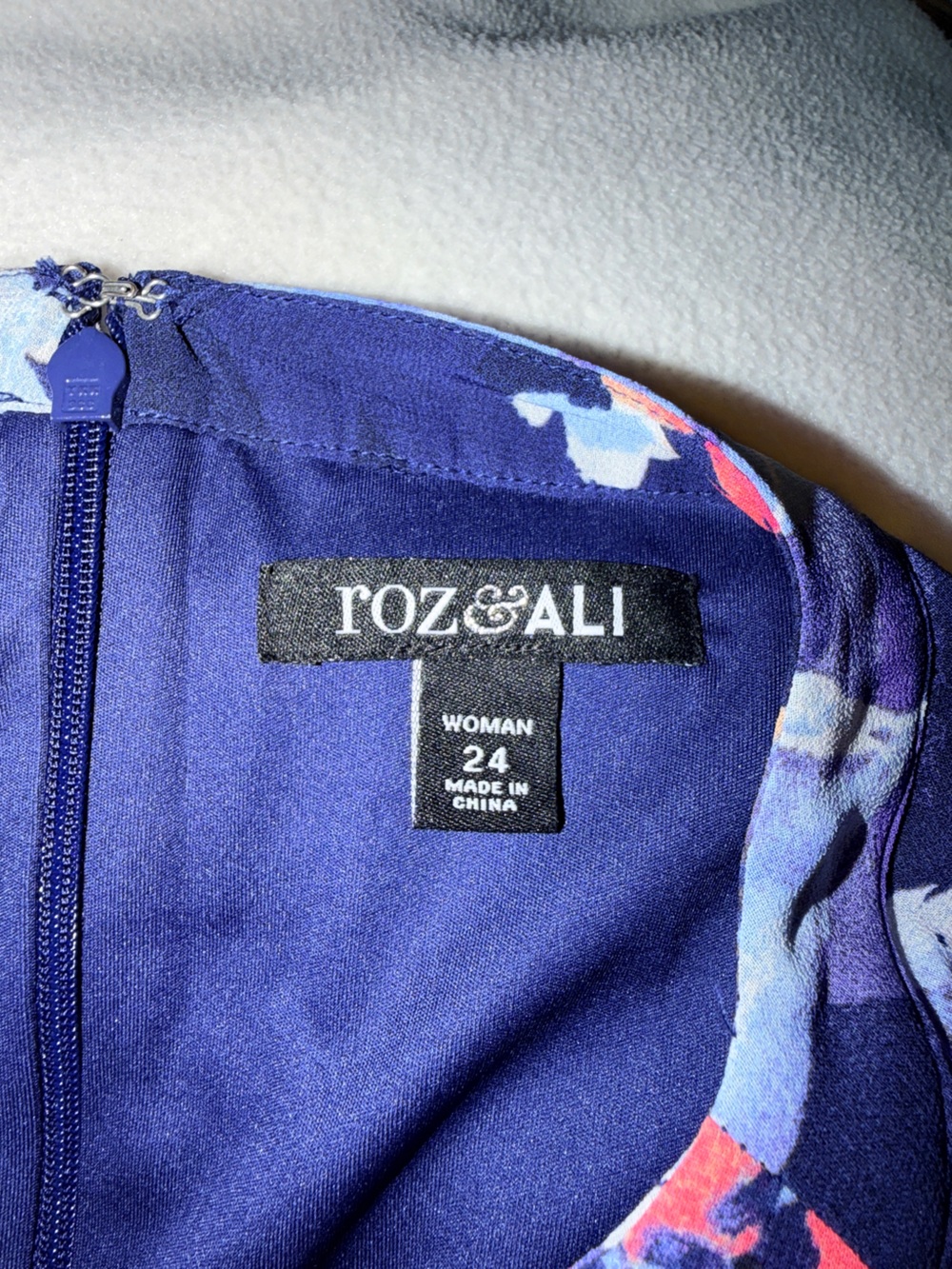 Roz & Ali Floral Navy Blue & Coral Dress - Picture 4 of 8